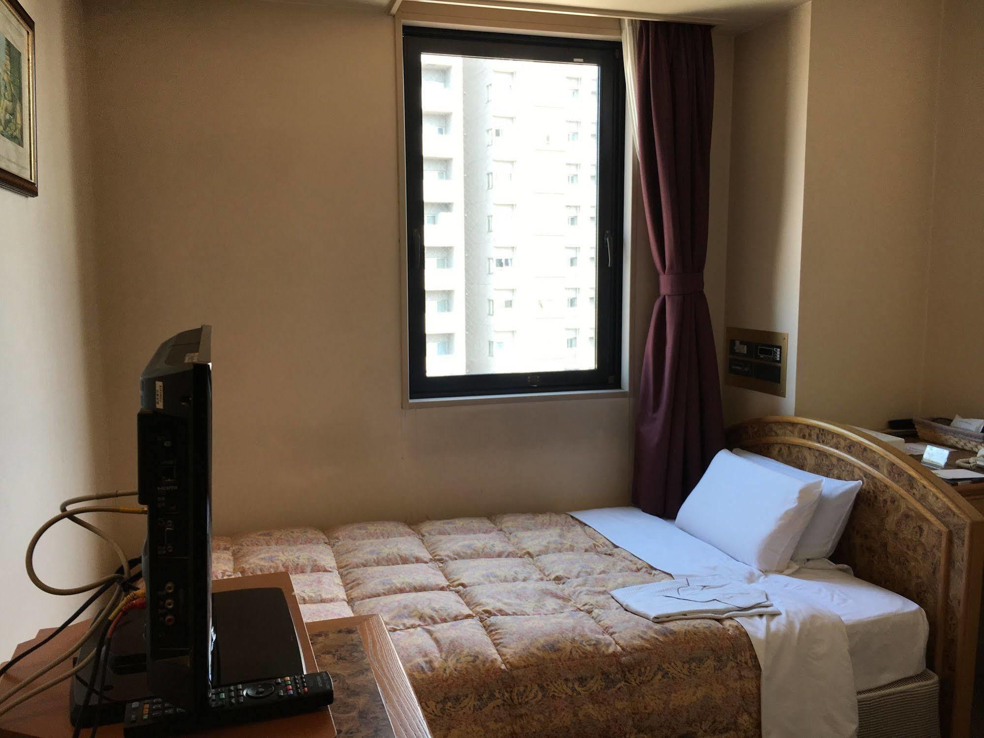 Fukuyama Rose Garden Hotel Екстериор снимка