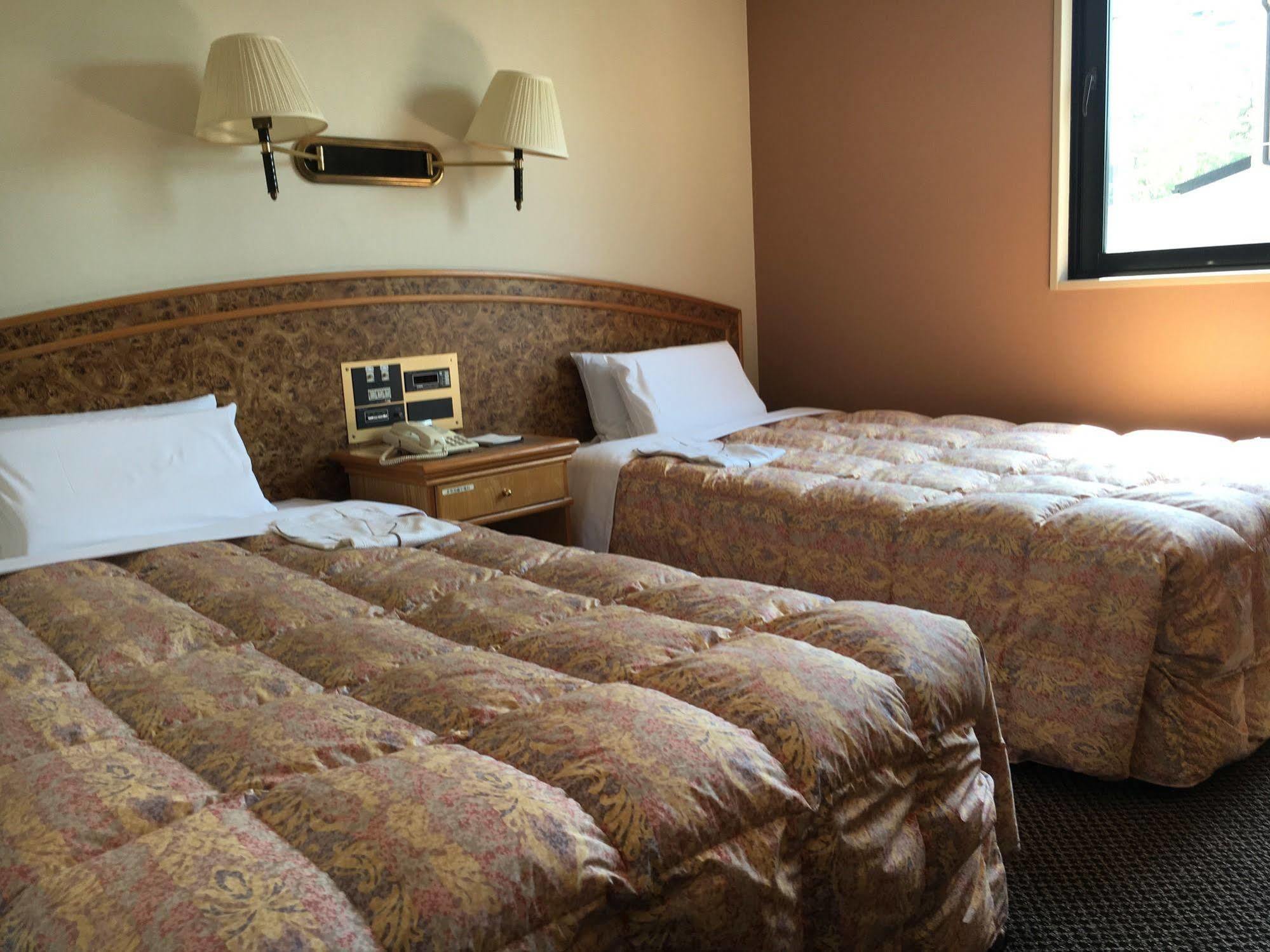 Fukuyama Rose Garden Hotel Екстериор снимка