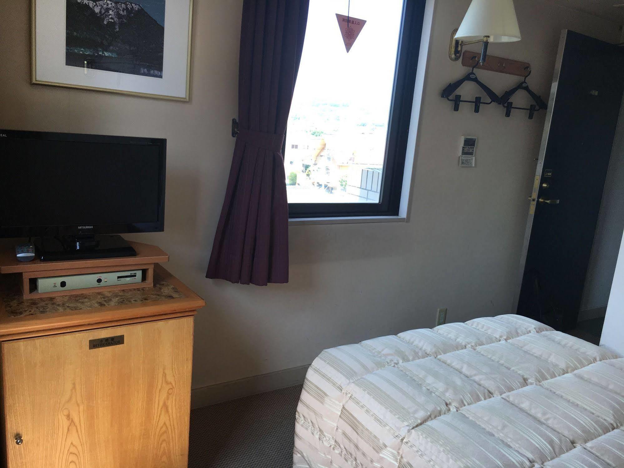 Fukuyama Rose Garden Hotel Екстериор снимка